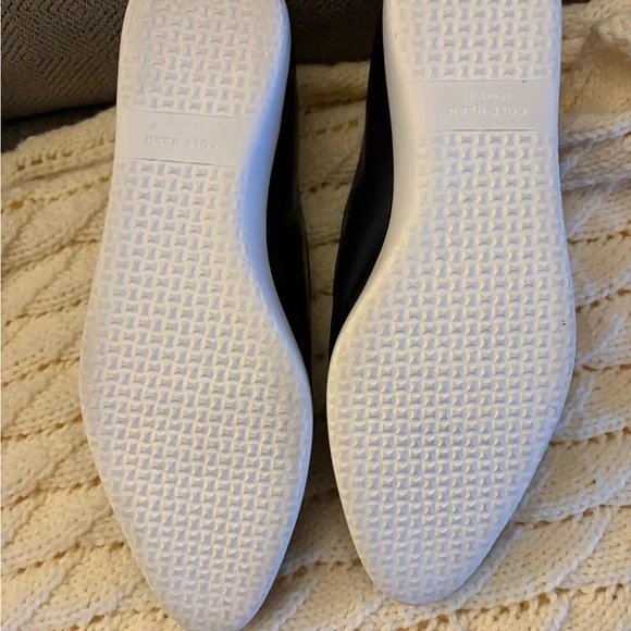 Cole Hahn Women’s Flats - Picture 3 of 4